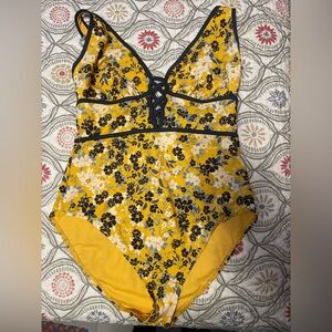 Adore Me Andressa Contour women’s 1X bathing suit yellow and navy